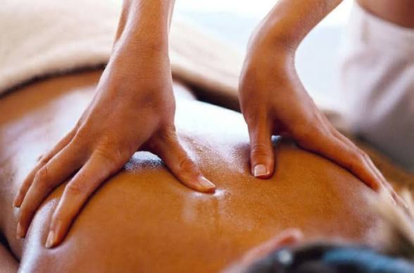 Back massage with oil